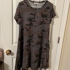 Cream & Sugar Camo dress with pockets.  Size Large